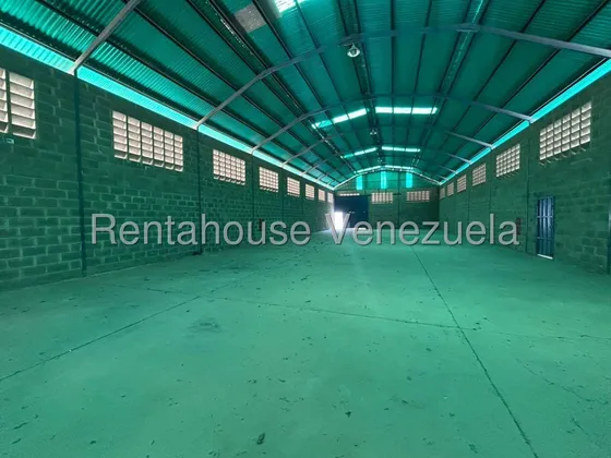 Sorangel Vargas Alquila Galpon Zona Estratégica Con Cocina Zona Oeste Barquisimeto Mls #25-7799