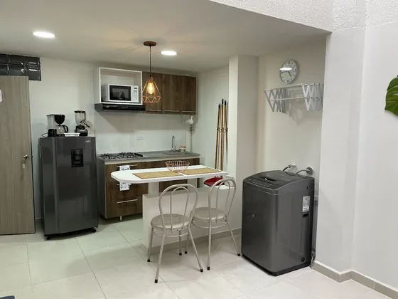 Casa Hotel De 2 Pisos 152mts De Terreno Y 280mts Construidos, Más El Aire. (a)