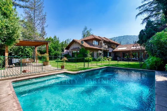 Excelente Casa Con Amplios Espacios Golf De Manque...