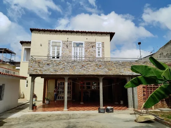 En Venta Hermosa Y Moderna Casa Céntrica En Anaco (a.p)