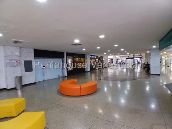 Local Impecable En Ccct, Listo Para Operar, Materiales De Actualidad, Junto A Tiendas Ancla. (atm)