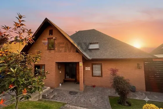 Casa Las Pircas | 5d + 4b + Piscina Y Quincho