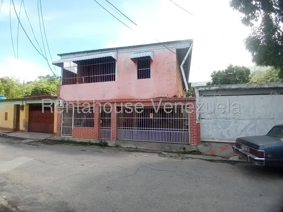 Casa En Venta En El Limón Maracay 25-8365 Irrr