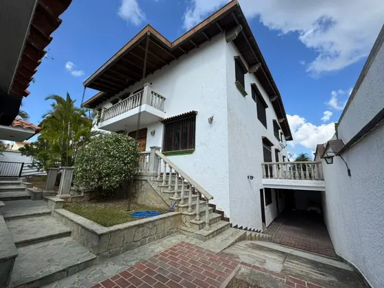 Anexo Casa+jardin En Alquiler / Los Naranjos/ 4hab+1hab Serv /3b+b Serv/3 P/