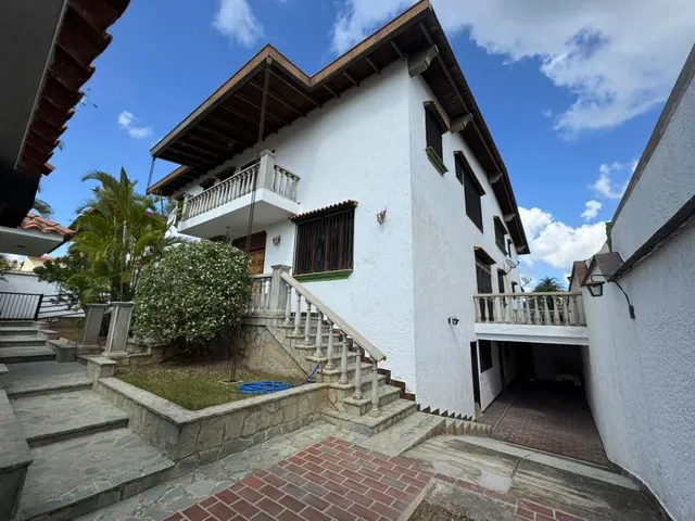 Anexo Casa+jardin En Alquiler / Los Naranjos/ 4hab+1hab Serv /3b+b Serv/3 P/