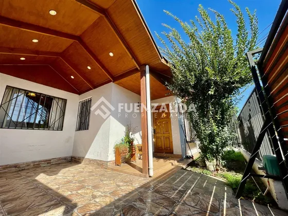 Casa En Venta De 3 Dorm. En Maipú