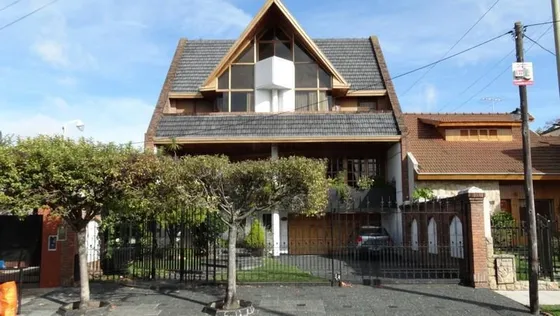 Venta El Palomar Chalet 6 Mb 5 Baños Piscina Quincho Cocheras Varias 594 Cub 480 Mts F: 7048