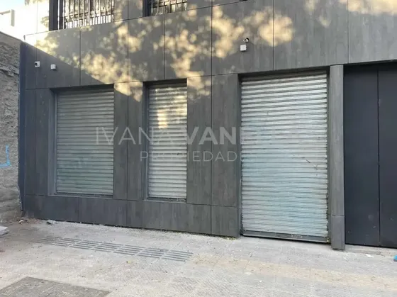 Local Comercial En Venta 2 Pisos Ideal Para Negocio - Stgo.