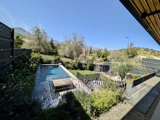 Exclusiva Casa Con Piscina Y Quincho En Sector V. Escondido