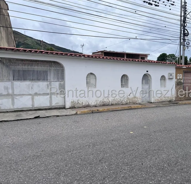 Casa En Venta En El Consejo Urb. Boque Lindo. Para Ampliar. Ljsa 25-23197