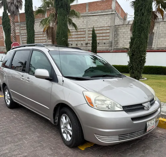 Toyota Sienna Le Aa Ee At