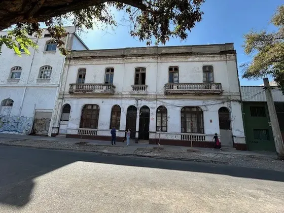 Venta De Hermosa Casa Con Ubicacion Privilegiada Santiago