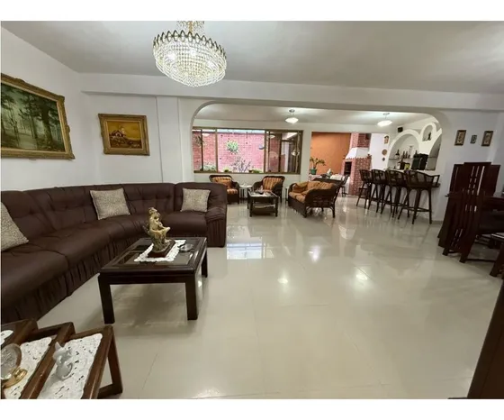 Venta De Quinta Acogedora En Macaracuay, Caracas, Bv
