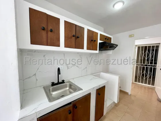 Bray Montoya Alquila Excelente Apartamento Moderno Fresco E Iluminado Con 2 Habitaciones Baño Remodelado Vigilancia 24/7 En Ciudad Roca Barquisimeto 2#5#1#7#5#4#5 Bray Montoya                         