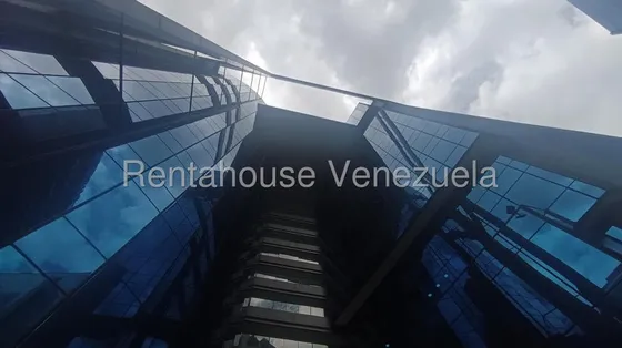 Amplio Local Comercial En Alquiler En El Rosal
