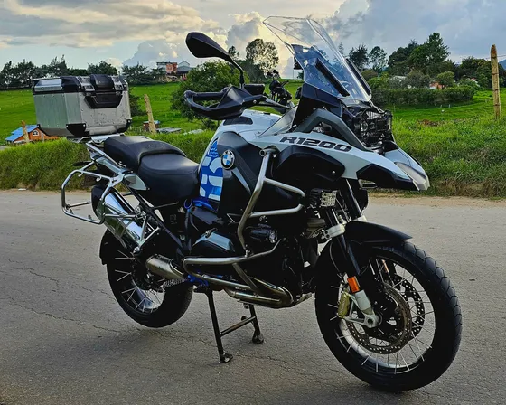 Bmw R1200gs Adventure (k51) Pantalla Tft En Perfecto Estado.