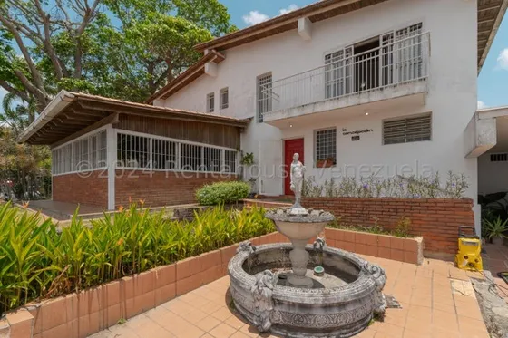 Casa De Amplias Habitaciones Y Agradables Areas Sociales, Comoda Cocina En Colinas De Bello Monte. Ch.