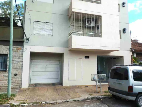 Venta Cochera En Edificio En Santos Lugares