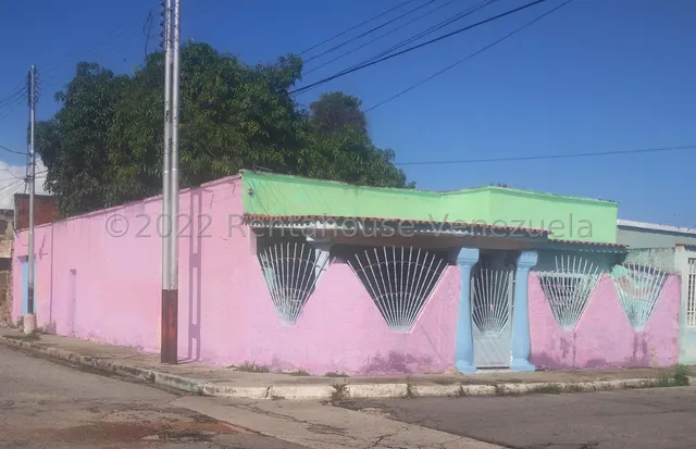 Amplia Casa En Venta Ubicada En Urb 23 De Enero En Maracay Db 25-14132