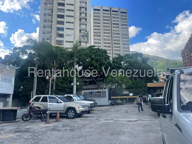 Comodo Apartamento En Los Dos Caminos Yb 25-19853