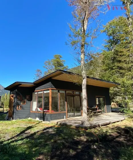 Parcela De 10.000 M2 Con Casa Y Cabaña En Puqueldón