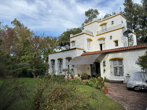 Imponente Casa De 5 Amb En Parque Leloir, Excelente Ubicación! Apto Crédito