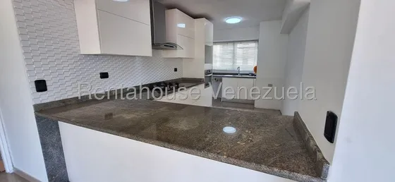 Bello, Amplio, Iluminado Y Con Cocina: Apartamento En Venta En Montecristo Cda 25-23648