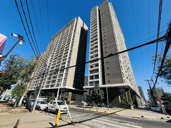 Departamento En Venta De 2 Dormitorios, En Estación Central