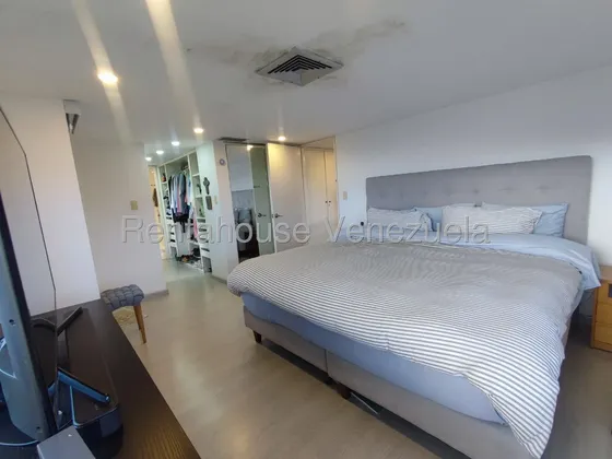 Bello Penthouse Duplex En Venta En Los Samanes Yb - 26-18606