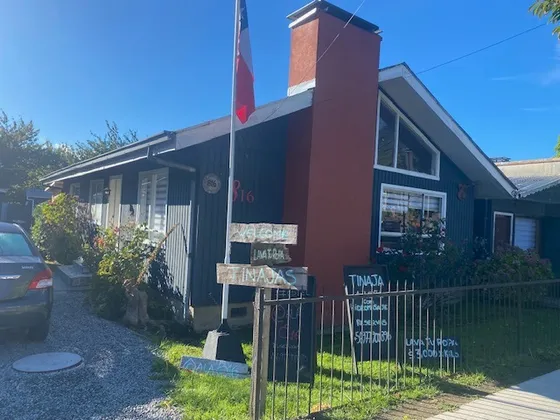Hostal , Casa Y Cabañas , Tinaja , A Pasos Del Lago