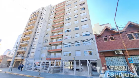 Departamento De Dos Ambientes, Morón. Excelente Ubicación.