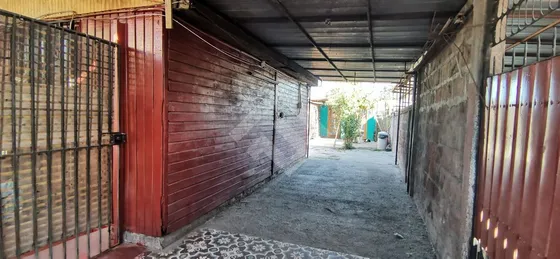 Casa En Venta De 4 Dorm. En Maipú