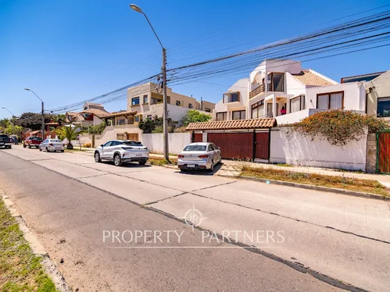 Imponente Propiedad En Venta En San Joaquín 