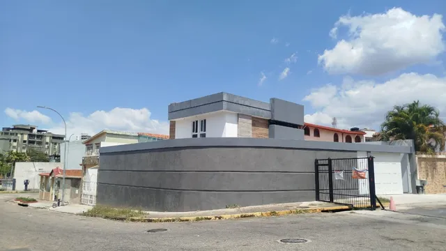 En Venta Casa En El Bosque Valencia Con 80% De Remodelación   Atc-1314
