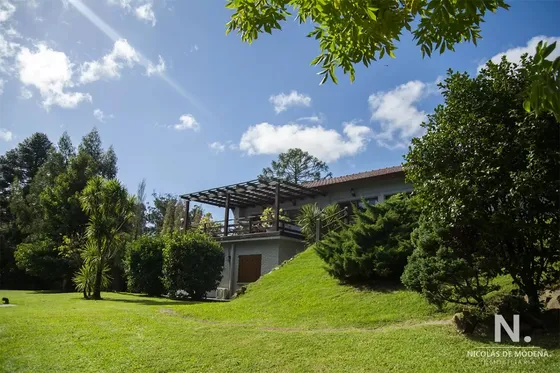 Hermosa Casa De Gran Tamaño En Venta,  Zona De Pinares, Punta Del Este