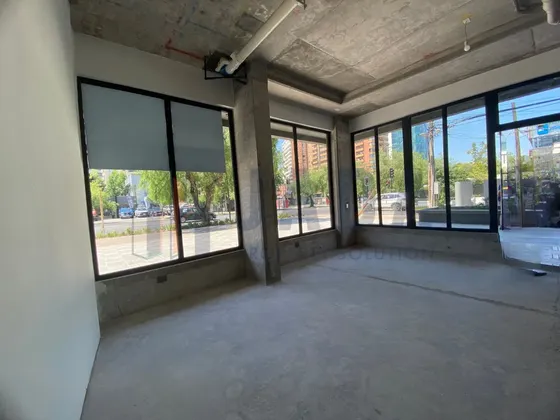 Arriendo Local Comercial Av Las Condes Metro H, Magallanes