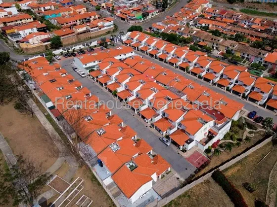 María Reyes Vende Espectacular Casa En El Este De Barquisimeto Con Todos Los Servicios Cubiertos Al 100, Una Hermosa Cocina Y Todos Los Detalles De Primera. Cod: 26:18018