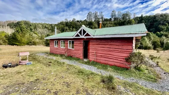 2 Cabañas Y Quincho En Terreno De 1 Hectárea - Puerto Montt