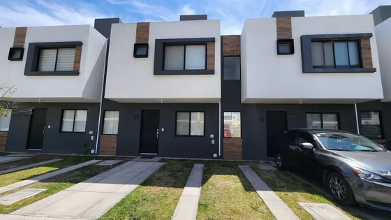 Casa En Renta Amueblada En Zakia 3 Hab, Amplio Jardín