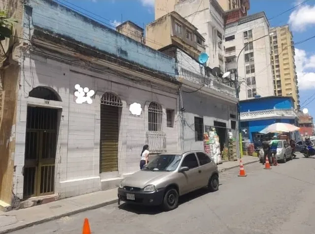 Casa Antigua De Dos Pisos A Dos Cuadras De La Av. Baralt.