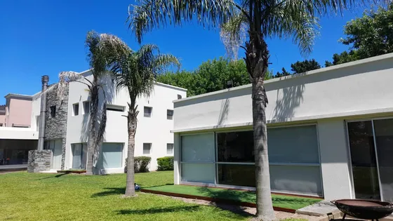 Casa En Venta - 5 Dormitorios 4 Baños - Hudson