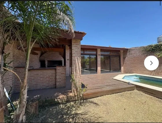 Casa 4 Ambientes De Castelar Norte