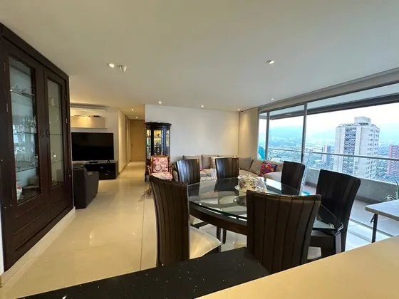 Venta De Hermoso Apartamento En Castropol, El Poblado