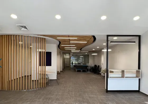 Amplio Local Comercial 1.302,1 M2 - Las Condes