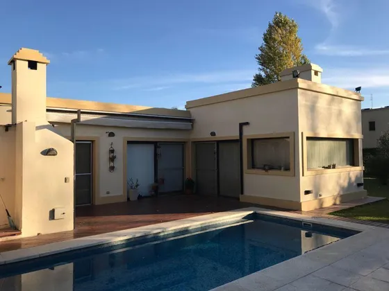Casa  En Alquiler Ubicado En La Cañada De Pilar, Pilar, G.b.
