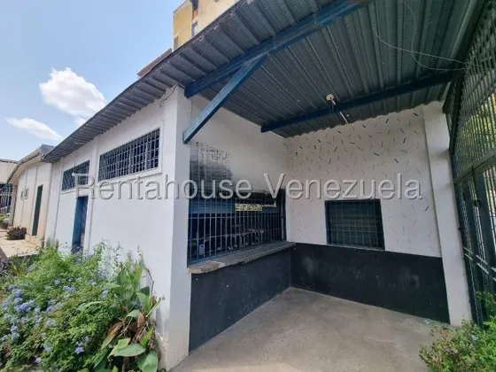 Terreno Con Galpones En Venta En Barquisimeto Av Libertador Dispone De Locales Comerciales Luz Trifasica Y Todos Los Servicios Basicos Cod 25 17551 Comunicate Soy Gabi Irastorza                       