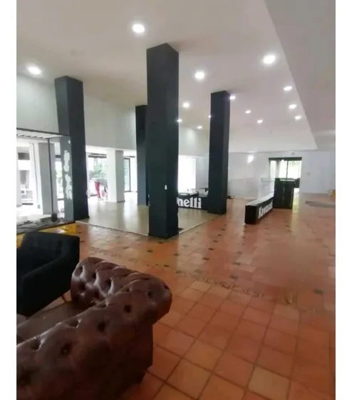 Arriendo Local Via Las Palmas.