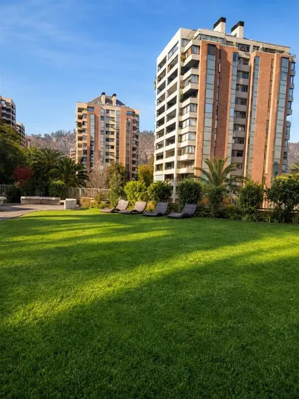 Departamento En Arriendo De 4 Dorm. 4 Baños En Huechuraba