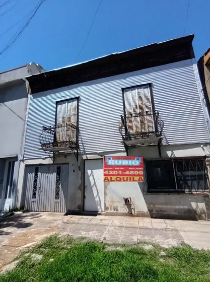 Amplia Casa De 5 Ambientes