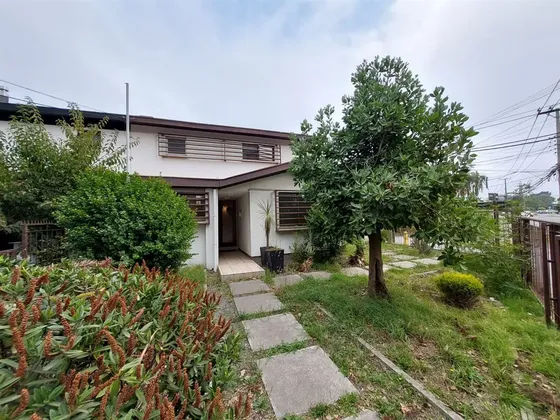Casa En Venta De 4 Dorm. En San Pedro De La Paz